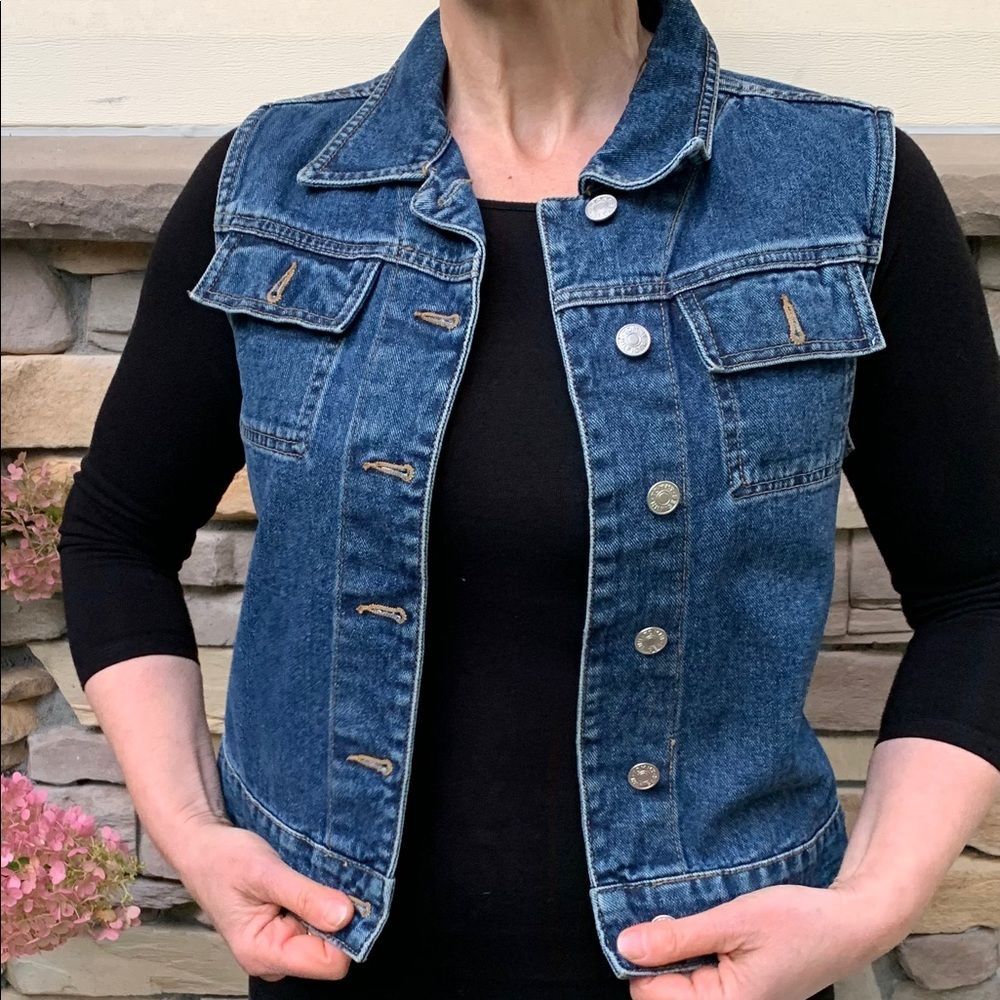 Tommy Hilfiger blue sleeveless denim vest, metal buttons, size Med